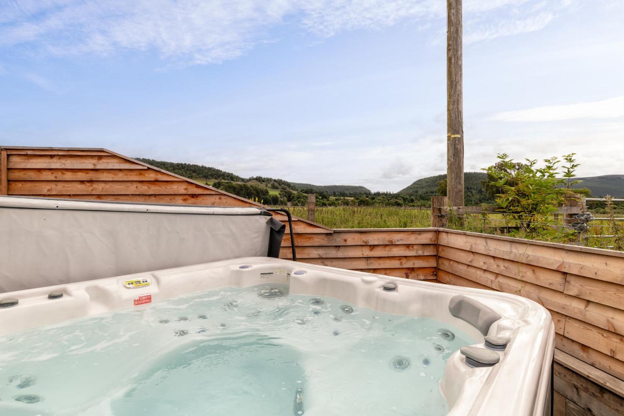 Alba - Charming Boutique Forest View Cabin With Hot Tub In Ballater Exterior foto